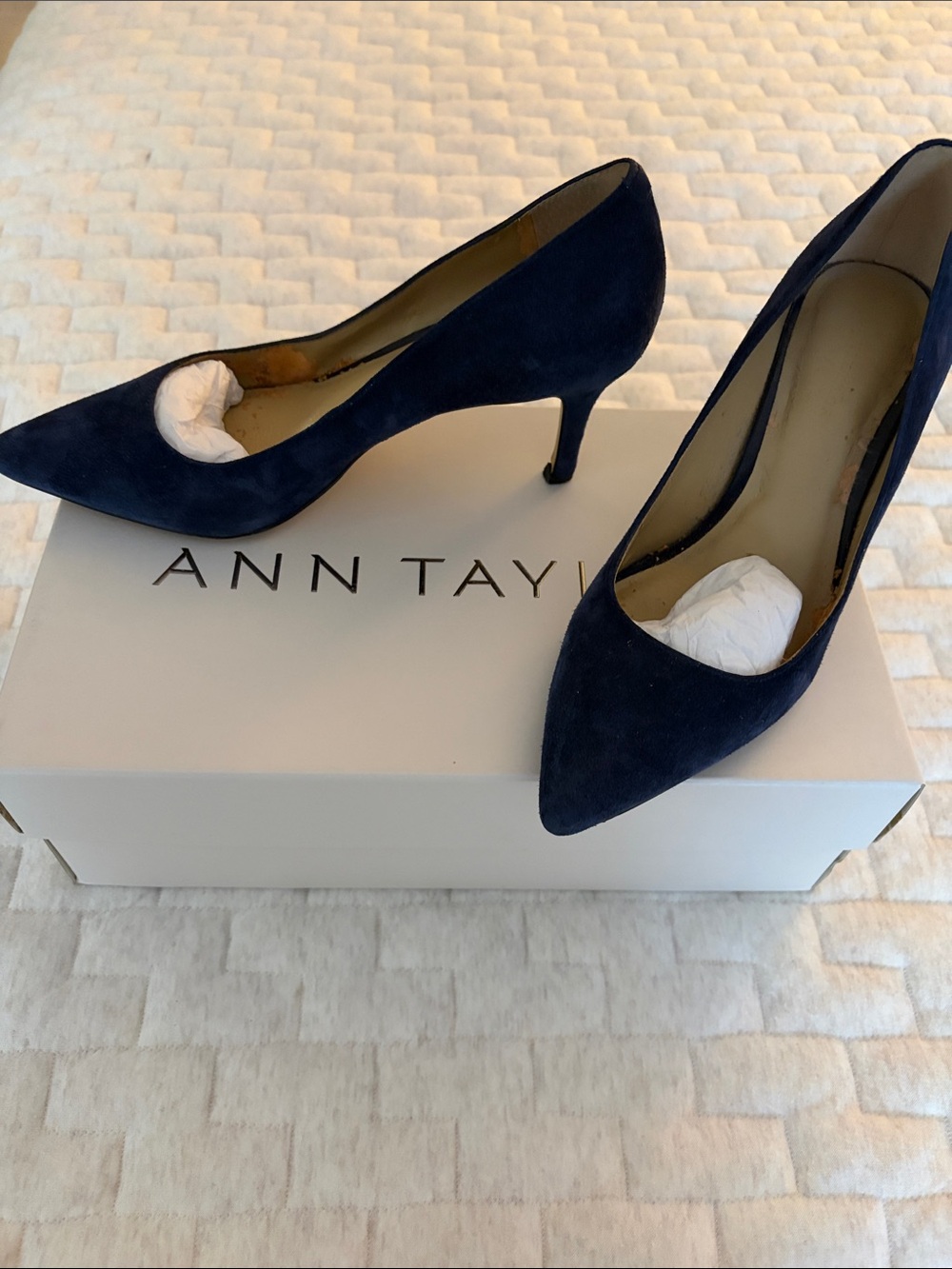 Ann Taylor Eryn2 Navy Suede Pointed-Toe Kitten Pumps/ Style #379956